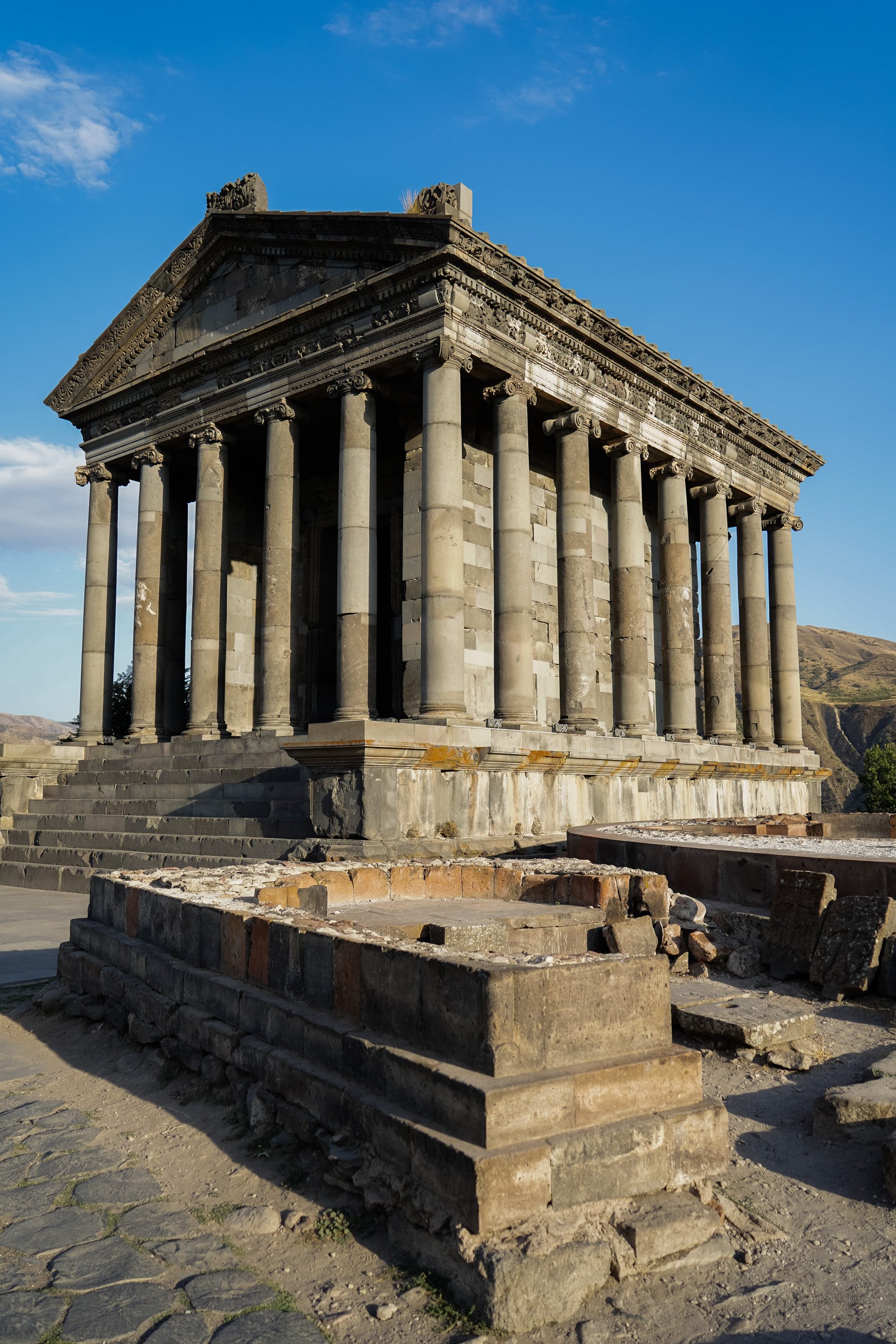 Templo Garni: Un Testimonio Imperecedero de la Antigua Armenia