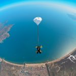 Estos son los mejores lugares de España para tirarse en paracaídas