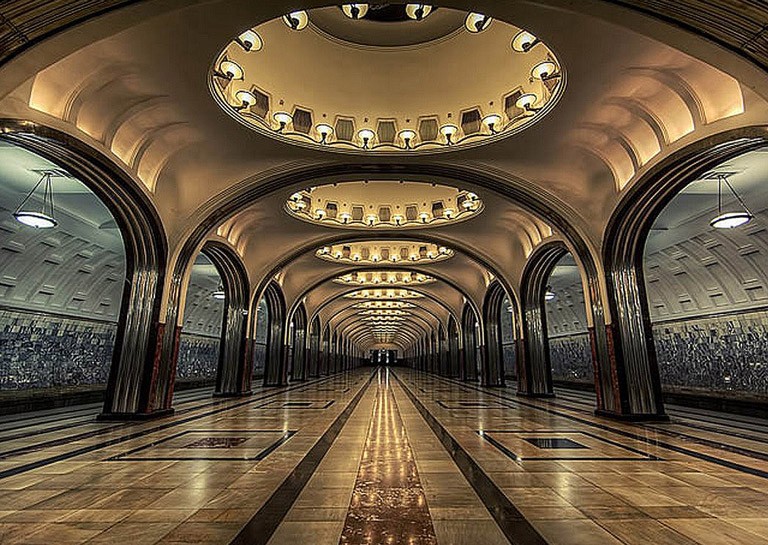 El palacio subterráneo de Moscú: viaje al metro más lujoso del mundo