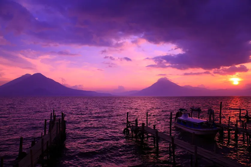Lago de Izabal, Guatemala: Paraíso Tropical Entre Aguas Dulces y Selva Virgen