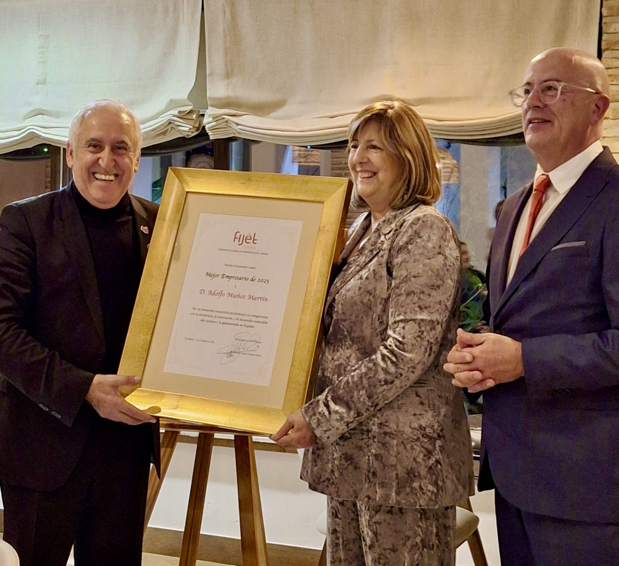 Adolfo Muñoz recibe el reconocimiento como empresario del año en España