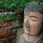 Cuando la piedra aprendió a respirar: el Gran Buda de Leshan frente al paso de trece siglos