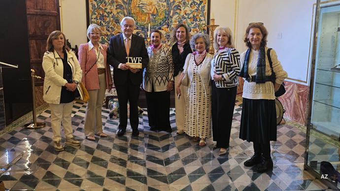 Visita Al Museo De La Seda De Valencia La Asociación MDE Mujeres Para El Dialogo y La Educación