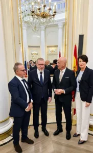  Miguel Ángel Sánchez De la Morena; vicepresidente de FIJET, Embajador Extraordinario y Plenipotenciario de la Federación de Rusia en el Reino de España y el Principado de Andorra, Excmo. Sr. Yuri Klimenko, Miguel Ángel González Suárez, presidente de FIJET España, y la directora de Relaciones Institucionales, Irina Bokhan.